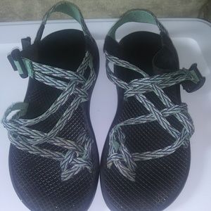 2 strap blue/purple chacos size 8/9
